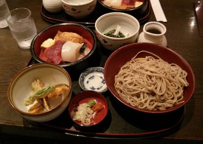 Menú: Udón frío, tempura y Shushi. Espectacular